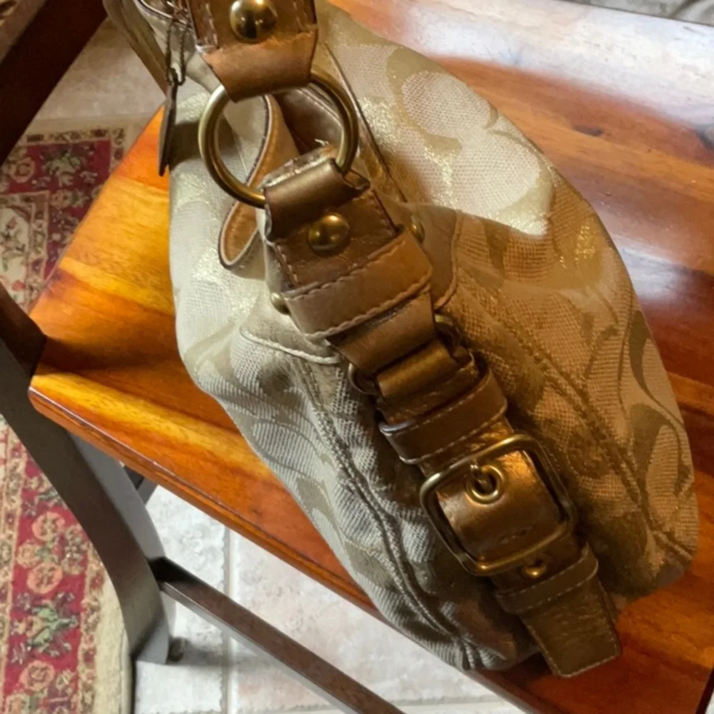 Awesome Coach gold hobo bag - Picture 3 of 14